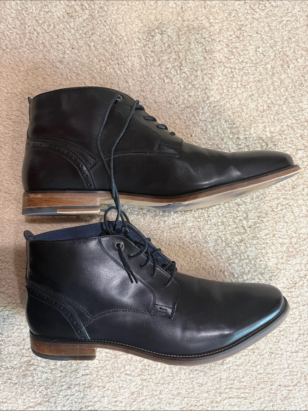 Men's Black Leather Chukka Boots — Sleek Lace-Up Casual Dress